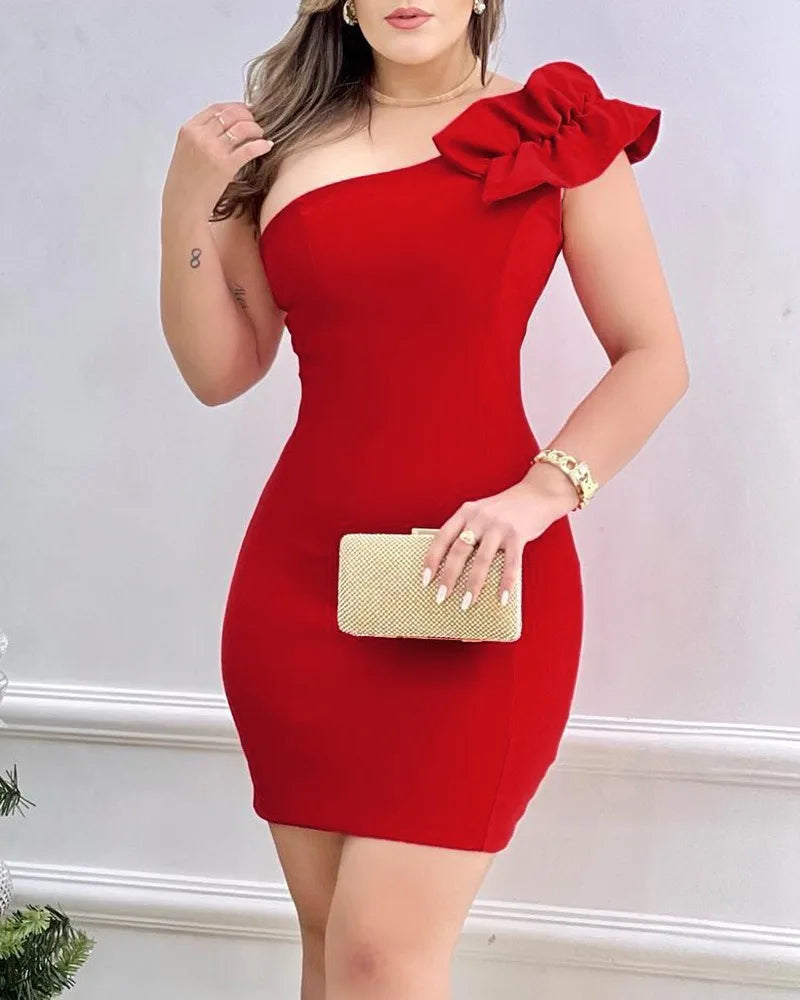 Elegantní červené bodycon šaty s nášivkami